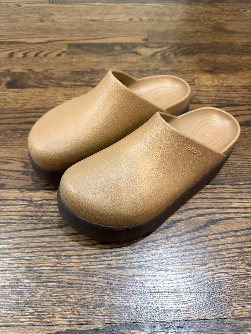 CROCS Dylan Platform Clogs in Sepia 7 Women’s